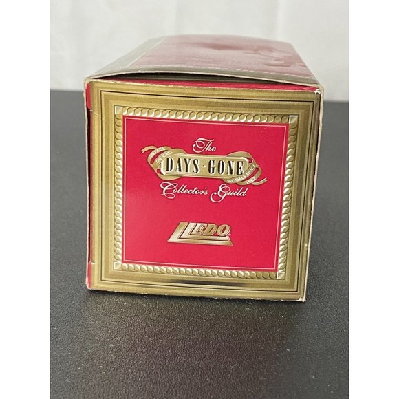 Lledo Collectors Guild DG052028 1935 Morris Parcels Van - Radio Times Christmas - Picture 12 of 16